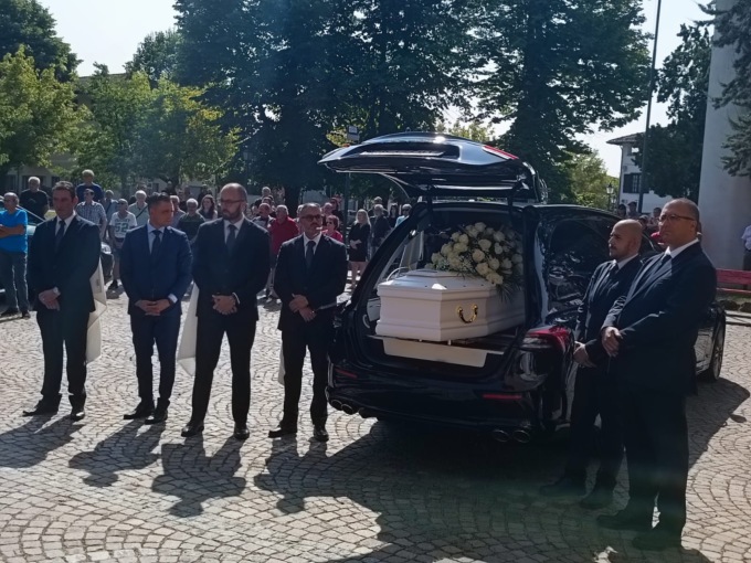 San Giusto piange Giulia Grigore, una folla commossa per l’ultimo saluto alla sfortunata 18enne