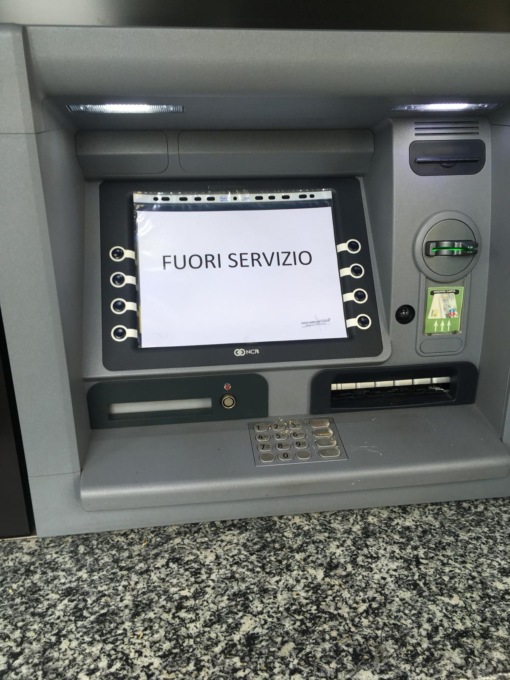 A Ceresole Bancomat  fuori servizio da giorni, proteste per la mancanza di servizi nelle aree montane