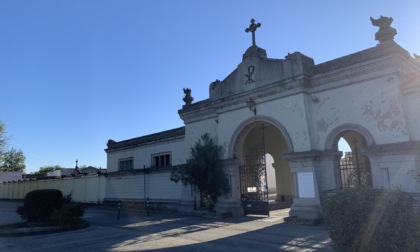 Rapinatori al cimitero, la banda che agisce tra le tombe