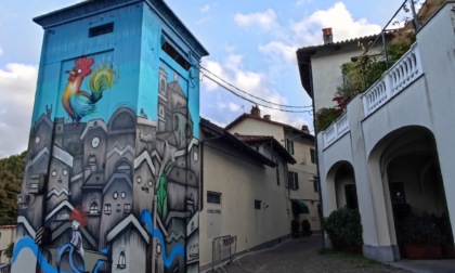 Cabina d'autore inaugurata l'opera di street art che racconta il territorio