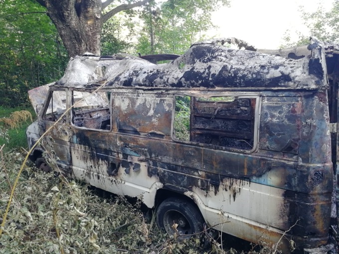 Dopo l’incendio a Rueglio, l’appello di Riccardo: “Ho perso il camper dove vivevo, aiutatemi”