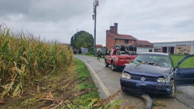 Inseguimento a San Maurizio Canavese: auto in fuga si schianta contro un’altra vettura | FOTO