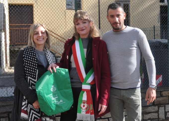 «Fai della tua vita un sogno…»: le belle sacche agli allievi donate dal Comune di Corio