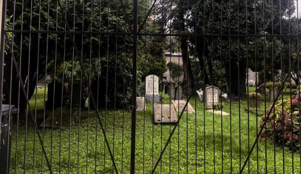 Il cimitero ebraico di Ivrea chiuso a chiave: «Obiettivo sensibile»