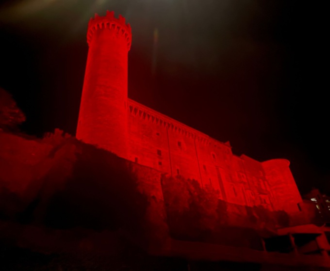 Ivrea si tinge di rosso per l’eliminazione della violenza sulle donne