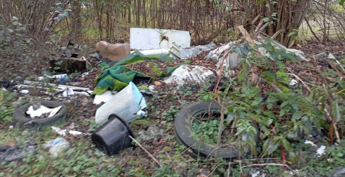 Rifiuti abbandonati lungo il canale, il sindaco Baudino: «Potenziato il sistema di videosorveglianza»