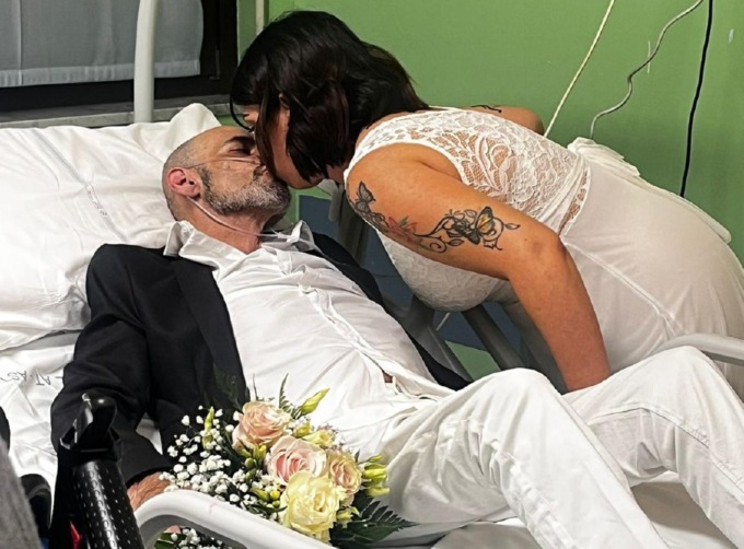 Matrimonio in ospedale per Simona e Vincenzo, dopo pochi giorni lui si è spento per sempre