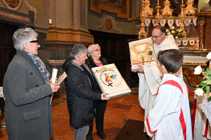 I parrocchiani a Don Luca: “Grazie per quello che fai”