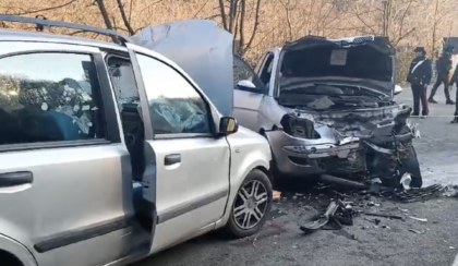 Tragedia sulla provinciale a Castellamonte: scontro frontale, una vittima e due feriti | VIDEO