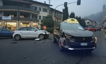 Incidente al semaforo di Valperga: scontro tra due auto, lievemente feriti due bambini