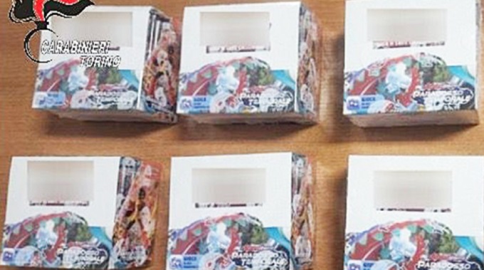 Con bancomat clonati comprano carte da gioco per 5000 €: nei guai due 20enni