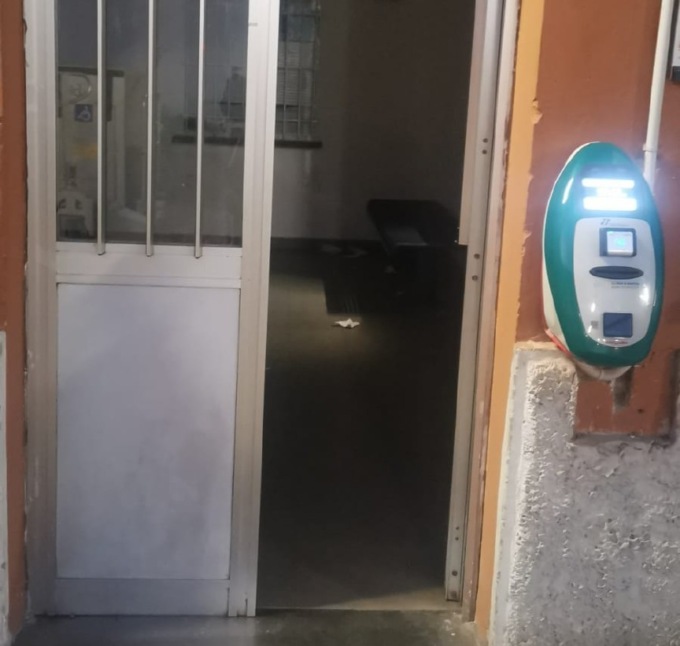 Volpiano,  «Sala d’attesa nel degrado totale, siamo al freddo e nella sporcizia»