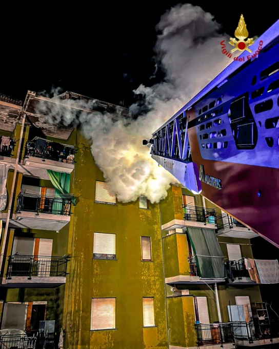 Incendio in un appartamento in via Gazzera: donna in ospedale in via precauzionale
