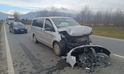 Incidente a Salassa, traffico in tilt sulla 460