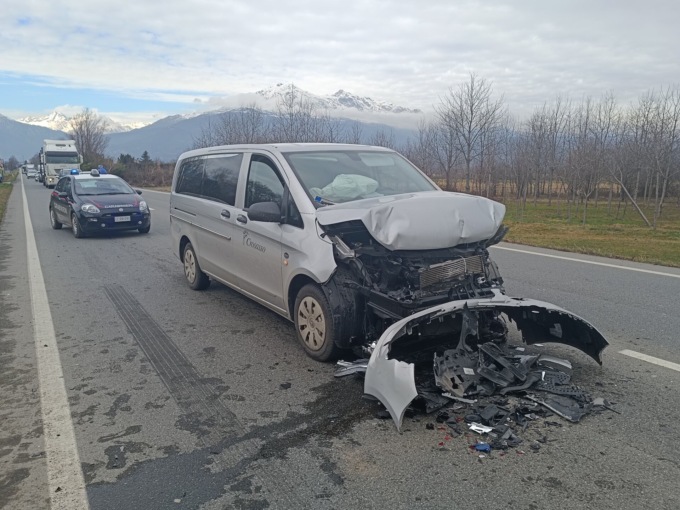 Incidente a Salassa, traffico in tilt sulla 460
