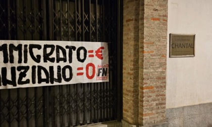 Forza Nuova contro l’abbandono degli anziani: protesta a Mathi con uno striscione