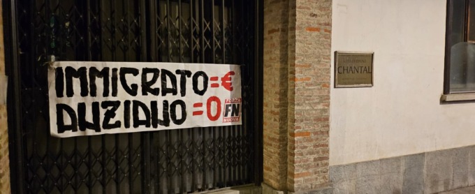 Forza Nuova contro l’abbandono degli anziani: protesta a Mathi con uno striscione