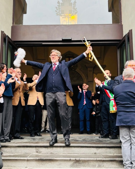 Ivrea dà il via allo Storico Carnevale: le note di Pifferi e Tamburi scaldano la città