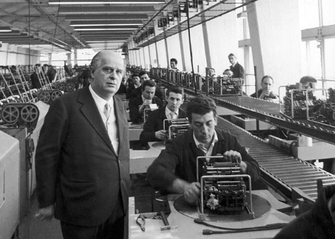 «Ti ricordi i bei tempi delle SS!?». La storia all’Olivetti durante l’Olocausto