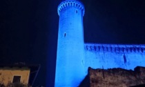 Ivrea illumina di blu Piazza Ottinetti per le vittime civili di guerra