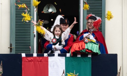 Le Alzate degli Abbà: la tradizione che accende il Carnevale di Ivrea