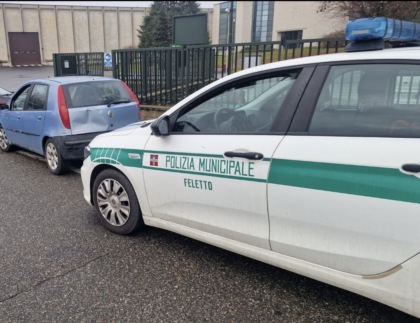 Feletto, alla guida senza patente e assicurazione non si ferma all’alt della polizia locale: inseguimento, veicolo sequestrato e multa salata