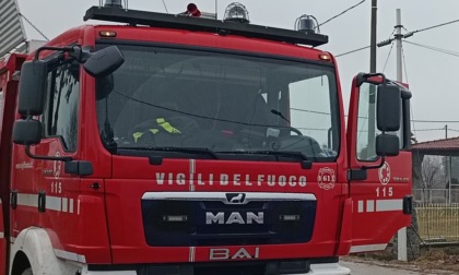 Fiamme in una canna fumaria a Sant'Antonio, vigili del fuoco in azione