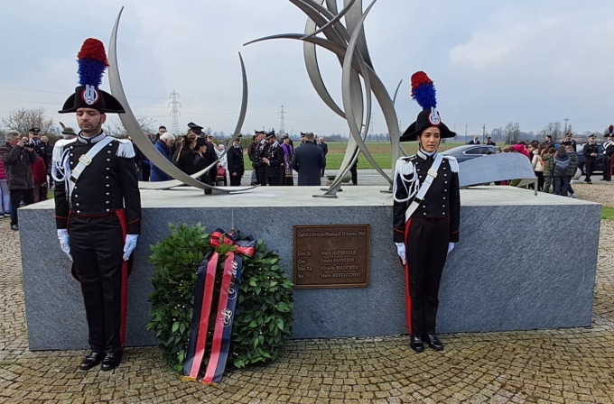 Carabinieri a raduno a Volpiano per ricordare le vittime dell’incidente di volo a Inverso Pinasca