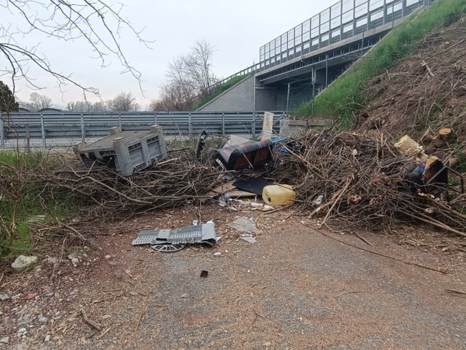 Abbandono illegale di rifiuti, a San Benigno tre casi in pochi giorni