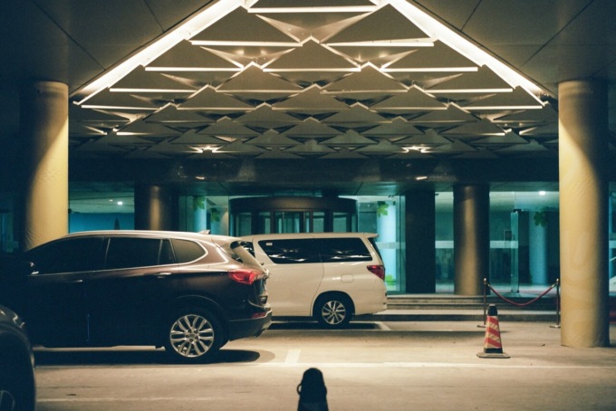 Parcheggi aeroportuali: le opzioni più convenienti e vantaggiose per diverse tipologie di viaggiatori