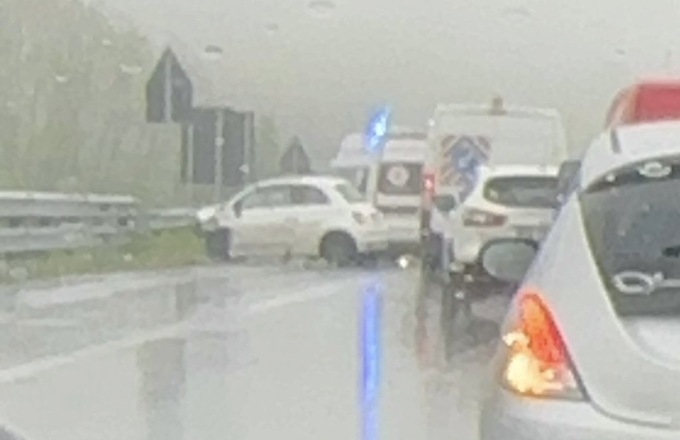 Incidente sulla Pedemontana a Baldissero: tre feriti, coinvolta un’ambulanza