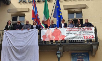 Sorrisi «inopportuni» davanti al lenzuolo per Gaza