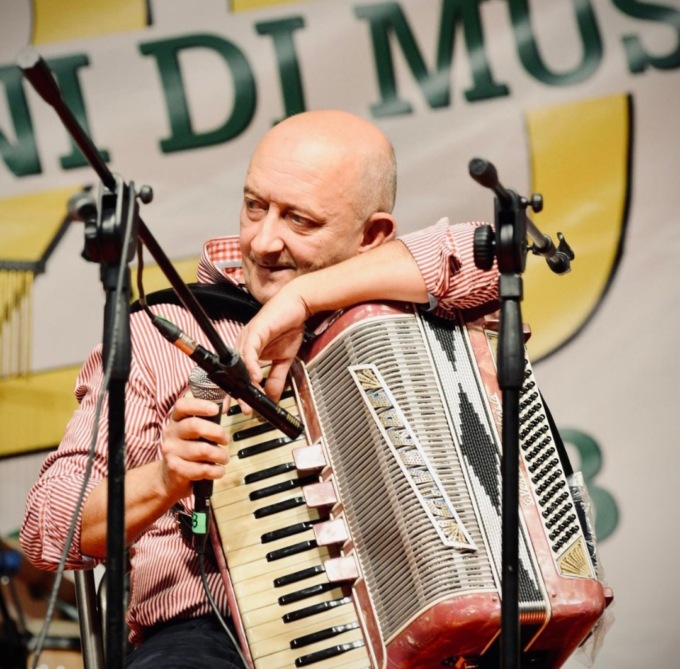 Maurizio Camoletto, oggi a Leini i funerali del fisarmonicista e titolare della ditta Verde