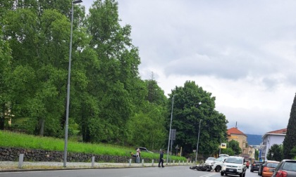 Scontro tra moto e auto a Ivrea: disagi al traffico in via Jervis