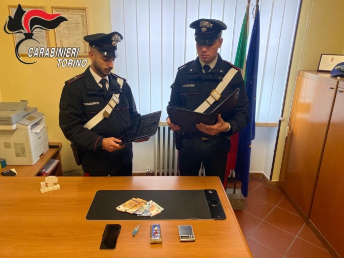 Nasconde hashish nell’intimo, 27enne arrestato