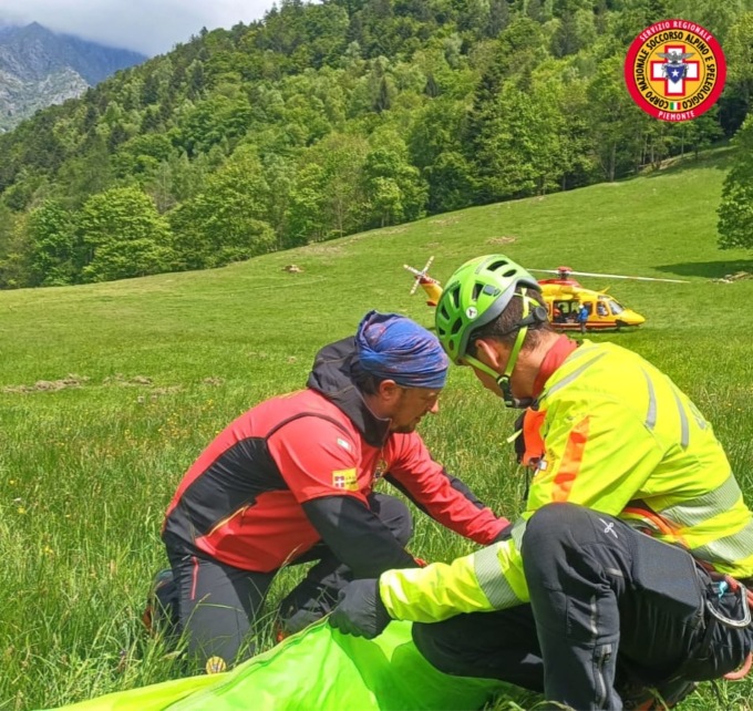 Donna francese precipita con il parapendio, intervento del Soccorso Alpino