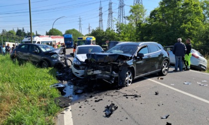 Grave incidente a Leini: cinque auto coinvolte in un tamponamento a catena. Attivato l'elisoccorso