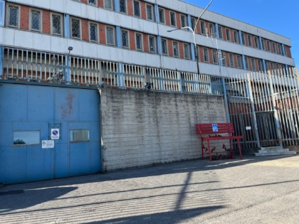 Carceri di Ivrea, un pomeriggio di ordinaria follia: quattro agenti feriti