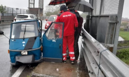 Cuorgnè, auto pirata tampona un Ape e fugge: identificata e denunciata una pensionata