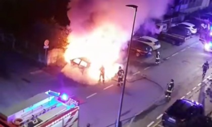 Incendio all’alba a Banchette: due auto in fiamme in via della Torretta