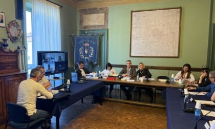 Tassa sui rifiuti, a Cuorgnè contro l’aumento il «no» politico delle opposizioni