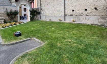 Alla cura del verde in paese ci pensano cinque robot