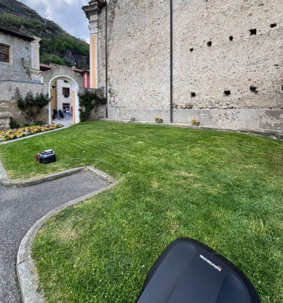Alla cura del verde in paese ci pensano cinque robot