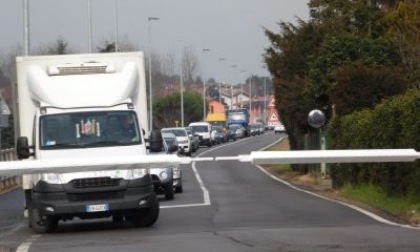 «Troppi minuti di attesa ai passaggi a livello. E se ci fosse un’emergenza?»