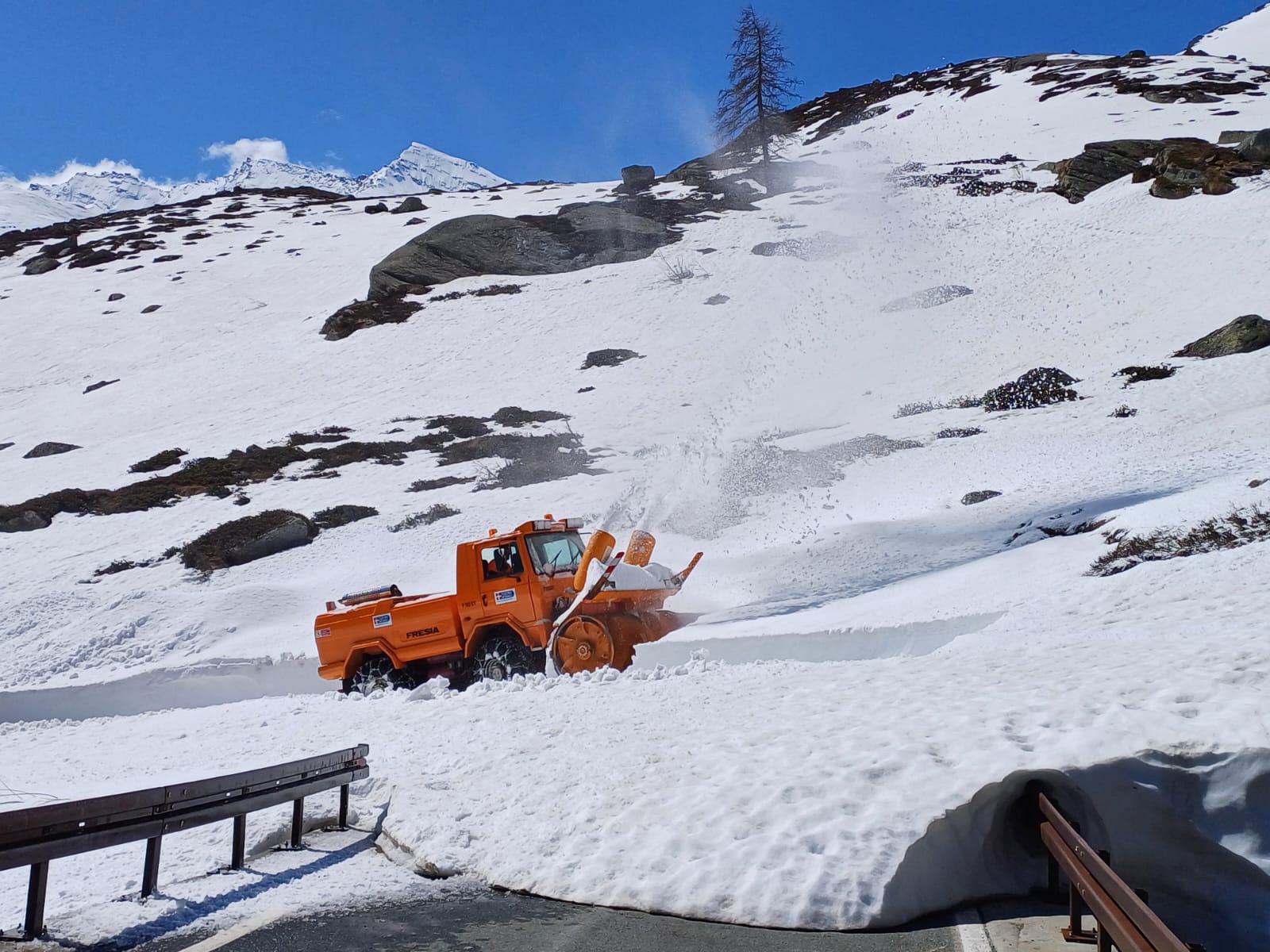 sgombero_neve_SP_50_Colle Nivolet_19_05_2025_3