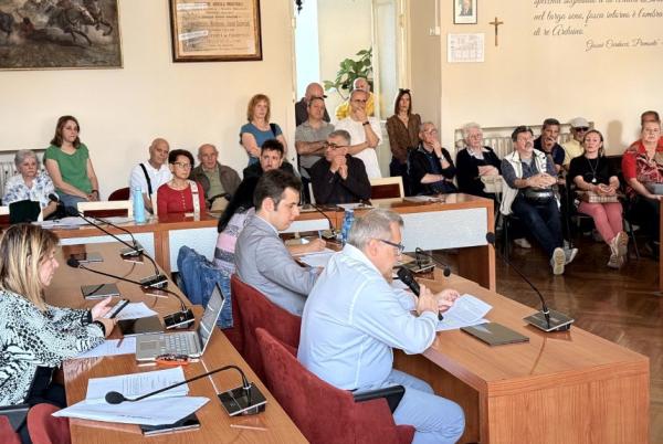 Il Consiglio comunale vota «no» alla cava Cogeis in mezzo alla case