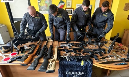 Un arsenale ad Agliè in casa: 17 pistole e 9 fucili