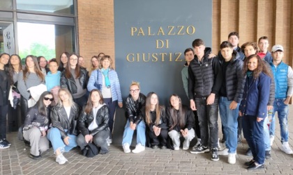 Il «gemellaggio» tra il Fermi-Galilei e il D’Oria nel Palazzo di Giustizia