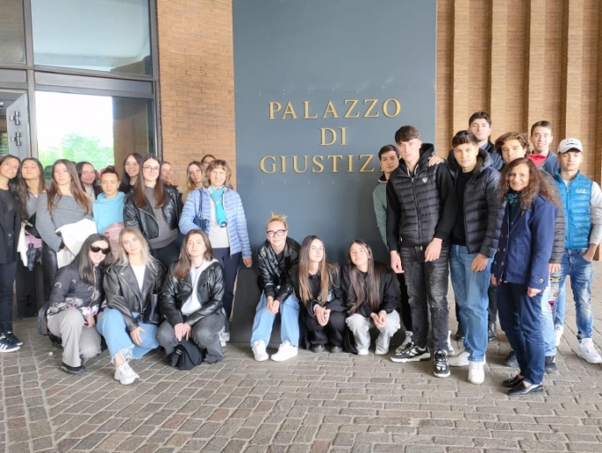Il «gemellaggio» tra il Fermi-Galilei e il D’Oria nel Palazzo di Giustizia