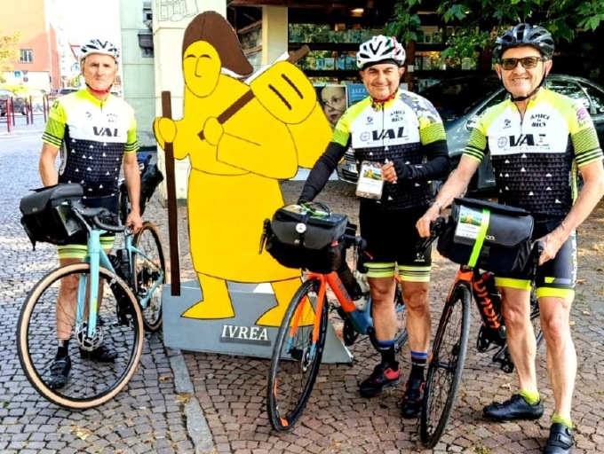 Barbania: tre amici percorrono in bici la Via Francigena fino a Roma, 1.000 km in 8 tappe